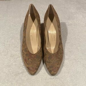 Bruno Magli Tomaia Pelle Suede Pointed  Toe Pump‎ Size 8B